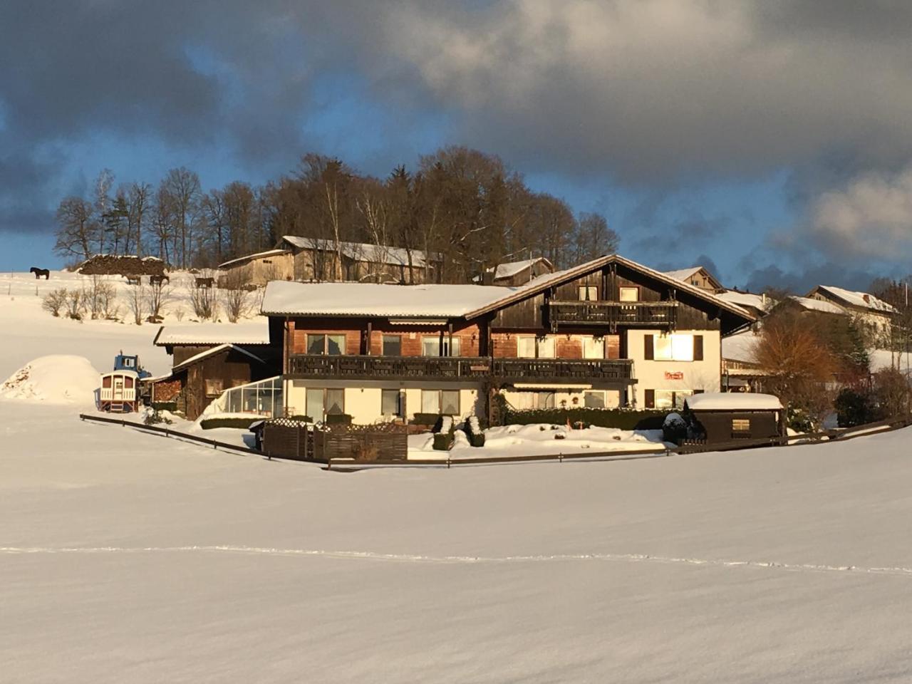 Landhaus Erna Hotell Böbrach Exteriör bild